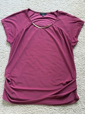 AUW Berry Short Sleeve Jewel-Neck Top with Gold Accent